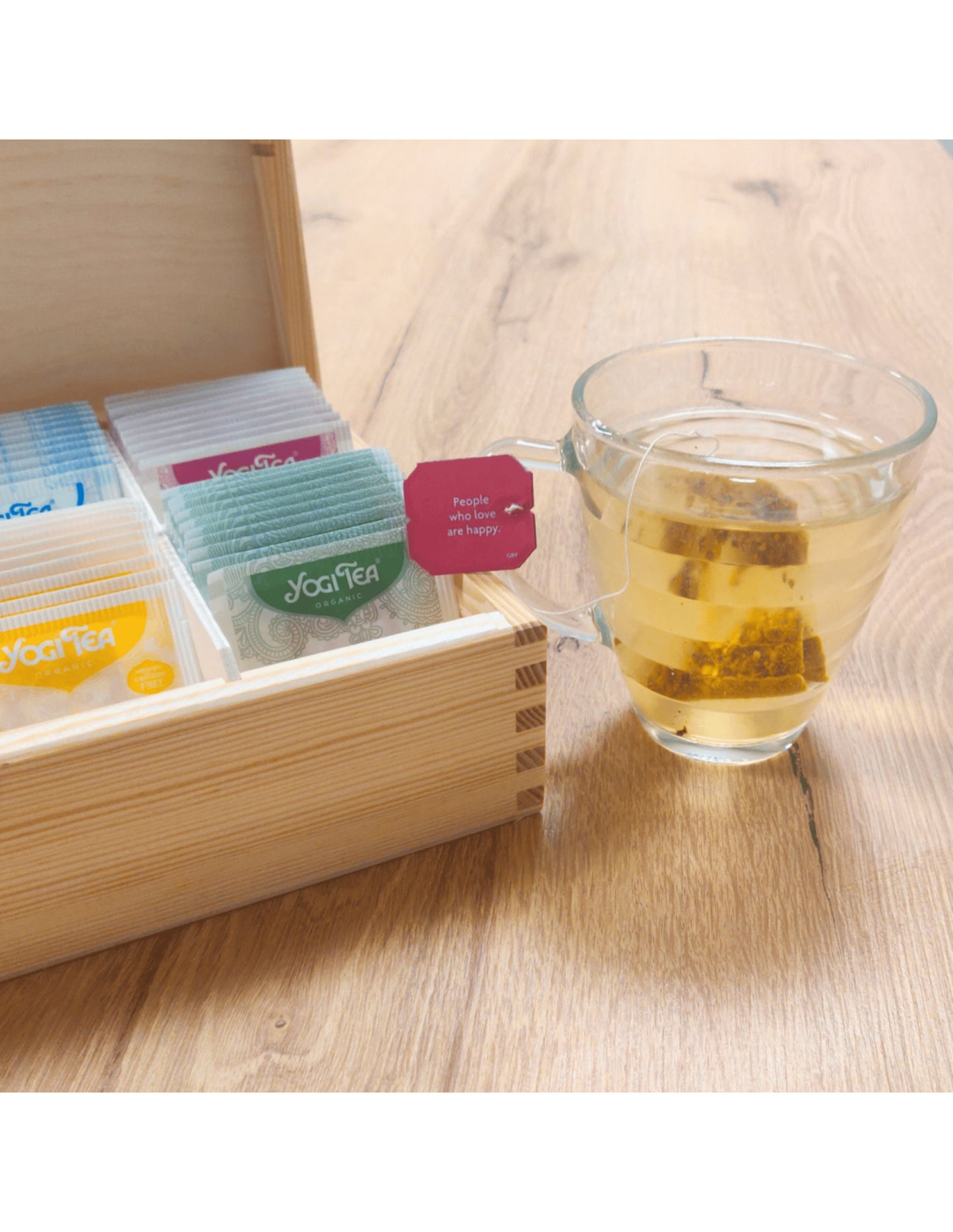 Image for theekist-gevuld-met-8-lekkere-yogi-tea-smaken-x-10-theebuideltjes-theedoos_3.jpg