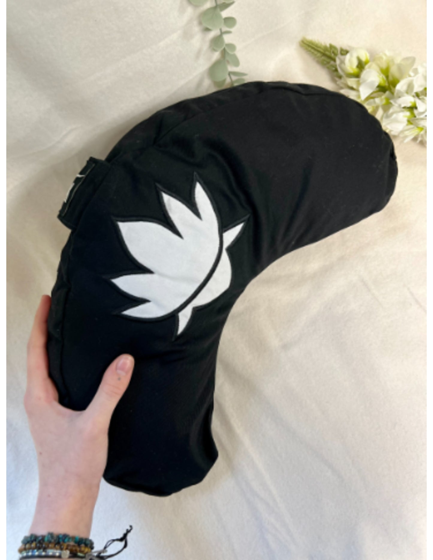 Image for yogastyles-meditatiekussen-halve-maan-zwart-lotus-symbolic_1.jpg
