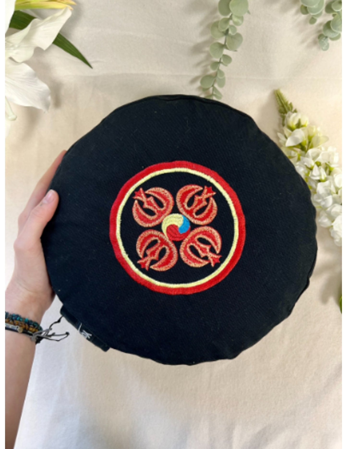 Image for yogastyles-meditatiekussen-symbolic-dubbele-vajra-zwart-rood_1.jpg