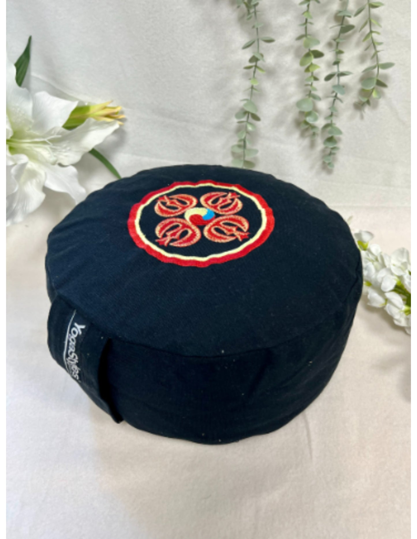 Image for yogastyles-meditatiekussen-symbolic-dubbele-vajra-zwart-rood_3.jpg