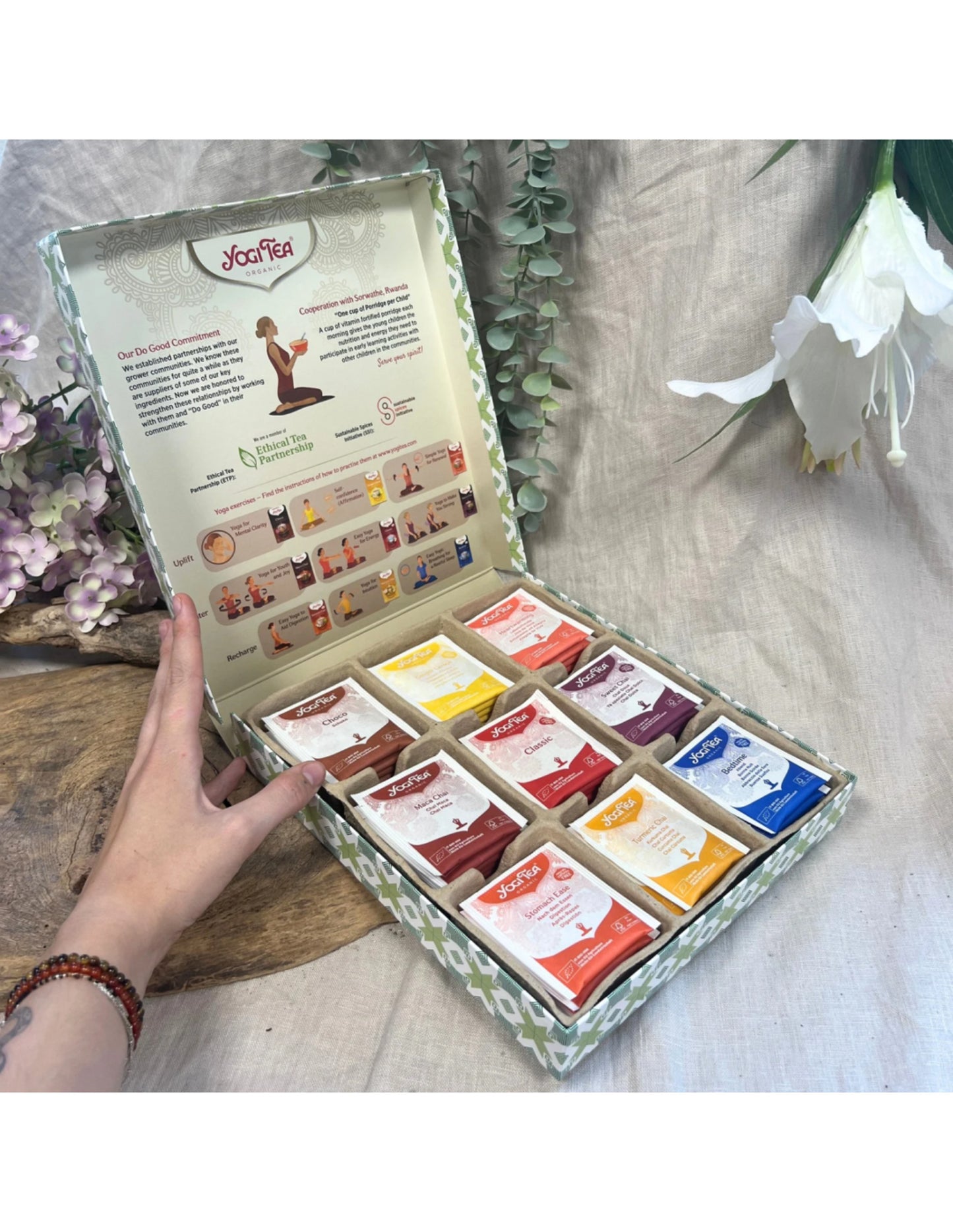 Image for yogi-tea-yoga-selection-gift-box-bio-2023-cadeaudoos-met-45-theezakjes_1.jpg