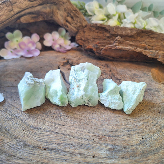 Image for chrysopraas-a-250-gr-ruwe-brokjes_3.jpg