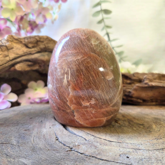 Image for maansteen-oranje-sculptuur-500-600-gram_3.jpg