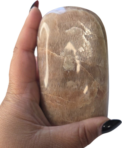 Image for maansteen-oranje-sculptuur-600-700-gram_2.jpg