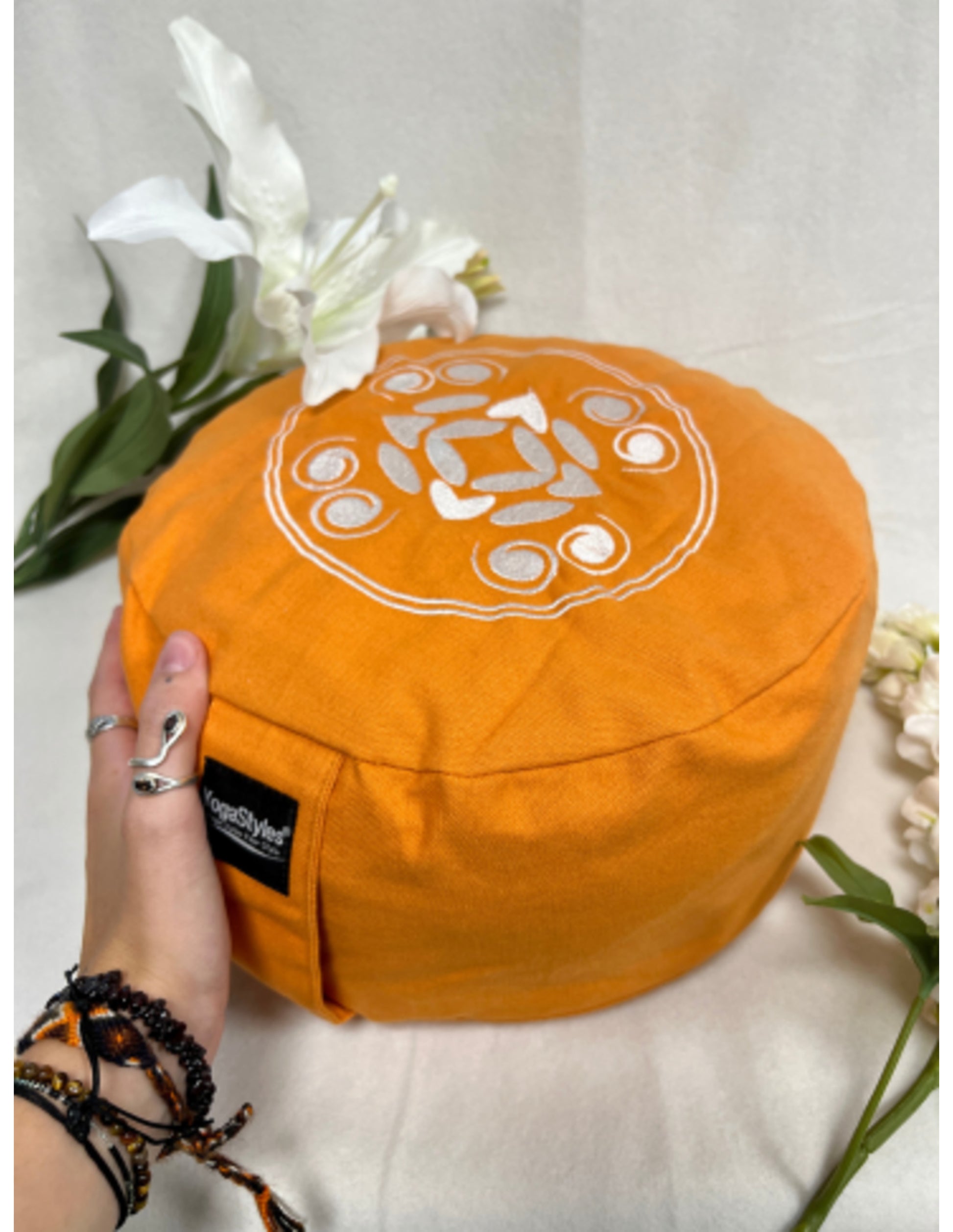 Image for yogastyles-meditatiekussen-rond-design-oranje-met-bolletjes_1.jpg