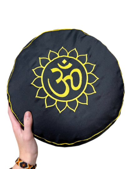 Image for yogastyles-meditatiekussen-zwart-met-gouden-ohm-symbolic-serie_2.jpg